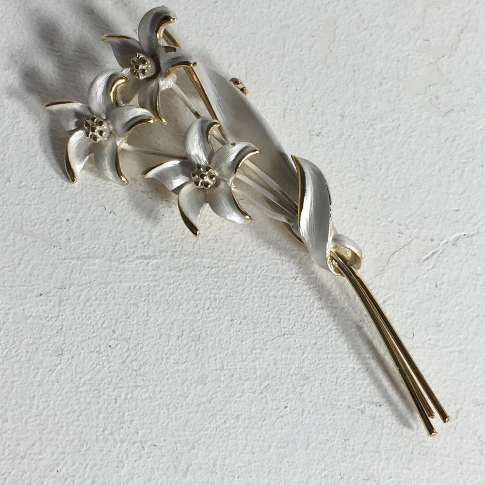 Vintage Gold Tone Enamel Brooch/Pin